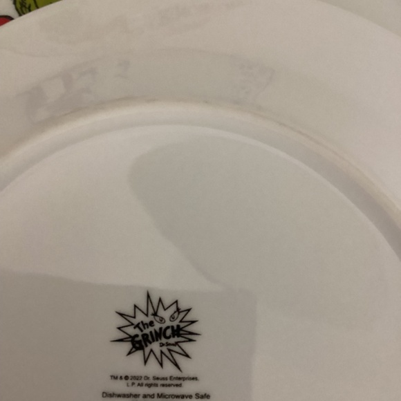 Set of 4 Grinch and Max Christmas dinner plates NEW - Picture 5 of 5